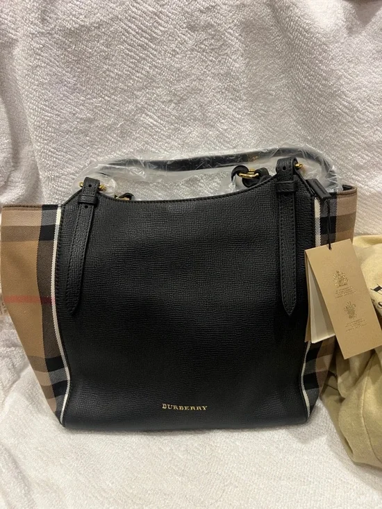 Burberry Black Leather Shoulder Bag with Beige Check Panels - Picture 7 of 15